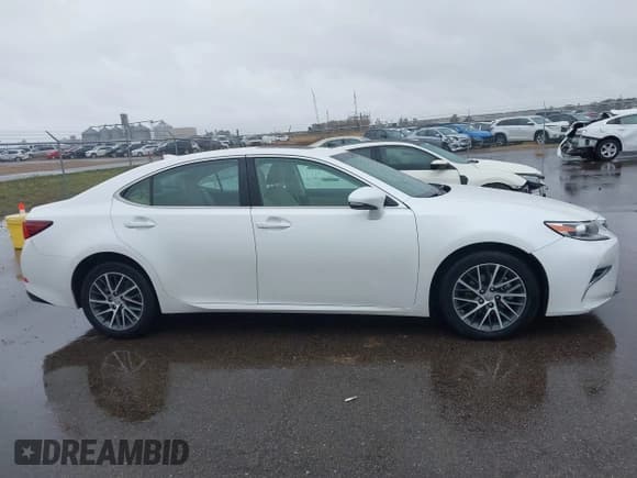 ✅ 2017 Lexus ES 350 • VIN: 58ABK1GG5HU072767 • Lot: 43506001. Wystawiony na IAAI z przebiegiem 76 809 mil. Bezpłatny archiwum sprzedaży aukcyjnych z USA i szczegółowy raport historii pojazdu na DreamBid. Zdjęcie 13.