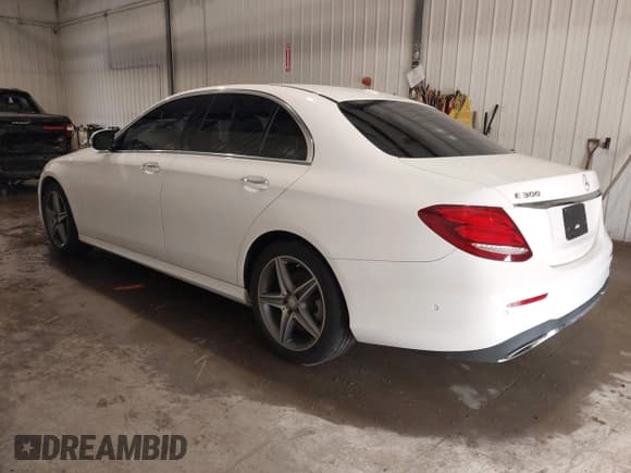 ✅ 2017 Mercedes-Benz E 300 Luxury • VIN: WDDZF4KB6HA016663 • Лот: 42884290. Опубликован ранее на IAAI с пробегом 137 592 миль. Бесплатный доступ к архиву аукционных продаж из США и подробный отчёт об истории автомобиля на DreamBid. Изображение 3.