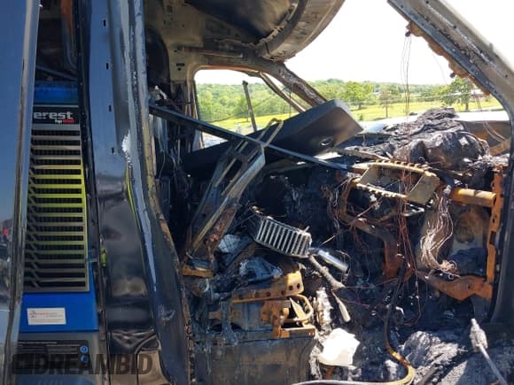 ✅ 2019 Ford Transit • VIN: 1FTBW2CG4KKB41754 • Lot: 42217956. Wystawiony na IAAI z przebiegiem Nie podano. Bezpłatny archiwum sprzedaży aukcyjnych z USA i szczegółowy raport historii pojazdu na DreamBid. Zdjęcie 5.