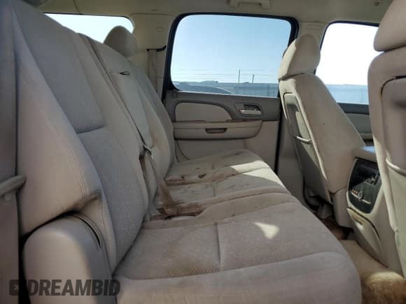 ✅ 2008 Chevrolet Suburban 1LT • VIN: 3GNFK16358G143665 • Lot: 74793114. Wystawiony na Copart z przebiegiem 226 977 mil. Bezpłatny archiwum sprzedaży aukcyjnych z USA i szczegółowy raport historii pojazdu na DreamBid. Zdjęcie 11.