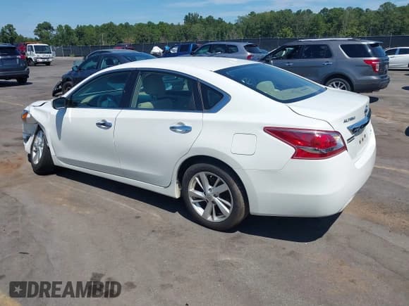 ✅ 2013 Nissan Altima SV • VIN: 1N4AL3AP0DN435818 • Lot: 43125991. Listed on IAAI with 196,551 mi. Free auction sales archive from the USA and detailed vehicle history report at DreamBid. Image 3.