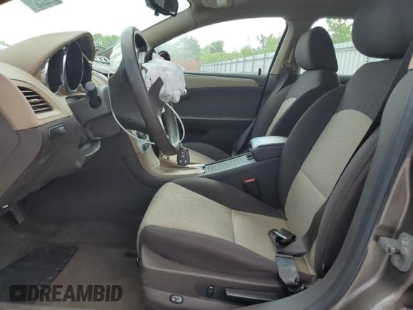 ✅ 2011 Chevrolet Malibu 1LS • VIN: 1G1ZB5E11BF125503 • Lot: 62777585. Wystawiony na Copart z przebiegiem 62 459 mil. Bezpłatny archiwum sprzedaży aukcyjnych z USA i szczegółowy raport historii pojazdu na DreamBid. Zdjęcie 7.