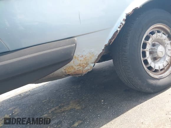 ✅ 1985 Mercedes-Benz 300 • VIN: WDBAB33C8FA204374 • Lot: 42656573. Listed on IAAI with 216,190 mi. Free auction sales archive from the USA and detailed vehicle history report at DreamBid. Image 14.