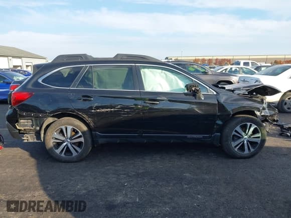 ✅ 2018 Subaru Outback Limited • VIN: 4S4BSANC1J3321651 • Lot: 43621404. Listed on IAAI with 129,014 mi. Free auction sales archive from the USA and detailed vehicle history report at DreamBid. Image 14.