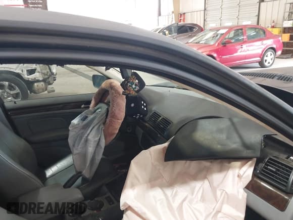 ✅ 2003 BMW 3 Series 325i • VIN: WBAAZ33403PH33803 • Lot: 42580500. Listed on IAAI with 148,910 mi. Free auction sales archive from the USA and detailed vehicle history report at DreamBid. Image 5.