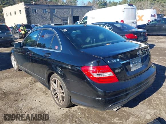 ✅ 2013 Mercedes-Benz C 300 Sport • VIN: WDDGF8ABXDG116305 • Lot: 43720552. Listed on IAAI with 97,409 mi. Free auction sales archive from the USA and detailed vehicle history report at DreamBid. Image 14.