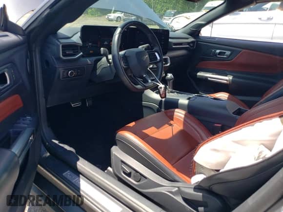 2024 Ford Mustang EcoBoost z VIN 1FAGP8UH1R5136541, wystawiony jako Copart lot #61732655 z przebiegiem 18 412 mil mil oraz Szkoda całkowita • Salvage title. Historia ofert i sprzedaży dostępna na DreamBid. Obrazek 8.