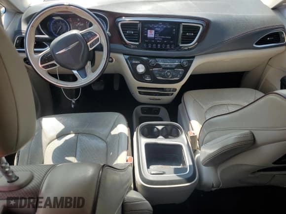 ✅ 2018 Chrysler Pacifica Limited • VIN: 2C4RC1GG4JR252493 • Lot: 72063745. Wystawiony na Copart z przebiegiem 199 293 mil. Bezpłatny archiwum sprzedaży aukcyjnych z USA i szczegółowy raport historii pojazdu na DreamBid. Zdjęcie 8.