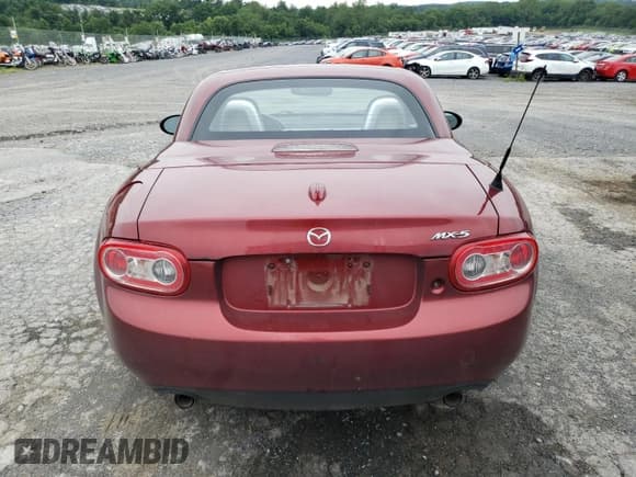 ✅ 2010 Mazda MX-5 Miata Grand Touring • VIN: JM1NC2FF8A0211579 • Lot: 62921425. Wystawiony na Copart z przebiegiem 136 503 mil. Bezpłatny archiwum sprzedaży aukcyjnych z USA i szczegółowy raport historii pojazdu na DreamBid. Zdjęcie 6.
