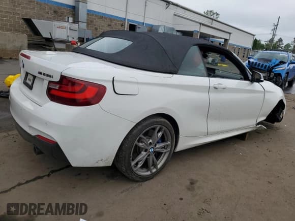 ✅ 2016 BMW 2 Series M235i • VIN: WBA1M1C56GV394314 • Лот: 61479835. Опубликован ранее на Copart с пробегом Не указан. Бесплатный доступ к архиву аукционных продаж из США и подробный отчёт об истории автомобиля на DreamBid. Изображение 3.