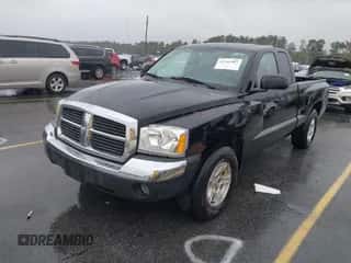 2005 Dodge Dakota SLT с VIN 1D7HW42N75S252735, выставлен на аукционе IAAI как лот 43542987 с пробегом 131 792 миль миль и . История ставок и продаж доступна на DreamBid. Изображение 2.