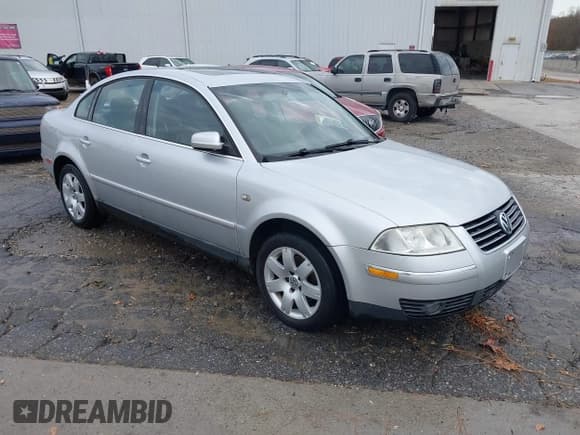 ✅ 2002 Volkswagen Passat GLX • VIN: WVWTH63B22P356725 • Lot: 43800655. Listed on IAAI with 176,477 mi. Free auction sales archive from the USA and detailed vehicle history report at DreamBid. Image 1.