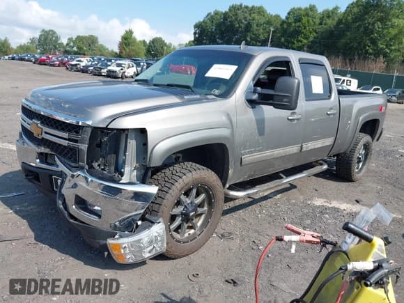 ✅ 2014 Chevrolet Silverado 2500HD LTZ • VIN: 1GC1KYEG5EF164352 • Лот: 42805563. Опубликован ранее на IAAI с пробегом 102 548 миль. Бесплатный доступ к архиву аукционных продаж из США и подробный отчёт об истории автомобиля на DreamBid. Изображение 2.