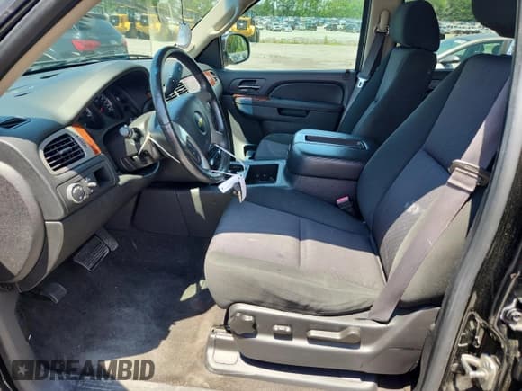 ✅ 2013 Chevrolet Avalanche LS • VIN: 3GNMCEE06DG341524 • Lot: 60120105. Listed on Copart with 145,496 mi. Free auction sales archive from the USA and detailed vehicle history report at DreamBid. Image 7.