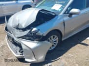 ✅ 2025 Toyota Camry LE • VIN: 4T1DBADK3SU002393 • Lot: 42408793. Wystawiony na IAAI z przebiegiem 12 042 mil. Bezpłatny archiwum sprzedaży aukcyjnych z USA i szczegółowy raport historii pojazdu na DreamBid. Zdjęcie 6.