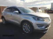 ✅ 2018 Lincoln MKC Select • VIN: 5LMCJ2C93JUL30928 • Lot: 71500855. Wystawiony na Copart z przebiegiem 61 176 mil. Bezpłatny archiwum sprzedaży aukcyjnych z USA i szczegółowy raport historii pojazdu na DreamBid. Zdjęcie 4.