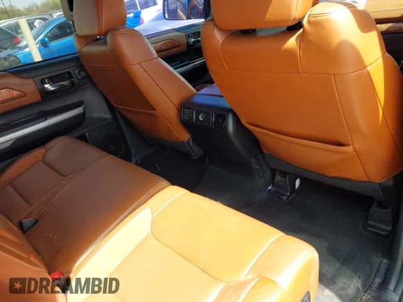 ✅ 2017 Toyota Tundra Platinum • VIN: 5TFAW5F10HX626991 • Lot: 41778320. Listed on IAAI with 211,484 mi. Free auction sales archive from the USA and detailed vehicle history report at DreamBid. Image 8.