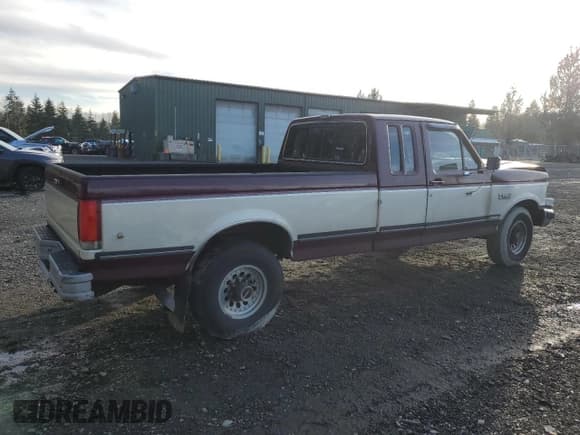 ✅ 1990 Ford F-250 • VIN: 1FTHX25M5LKB09701 • Lot: 47567725. Wystawiony na Copart z przebiegiem 42 975 mil. Bezpłatny archiwum sprzedaży aukcyjnych z USA i szczegółowy raport historii pojazdu na DreamBid. Zdjęcie 3.
