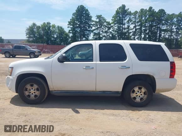 2011 Chevrolet Tahoe Commercial with VIN 1GNSK2E05BR372771, listed as a IAAI auction lot 42840332 with 170,734 mi miles and . Bid and sale history available at DreamBid. Image 14.