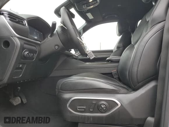 ✅ 2023 Jeep Wagoneer Series II • VIN: 1C4SJSBP6PS568389 • Lot: 85727745. Wystawiony na Copart z przebiegiem 69 252 mil. Bezpłatny archiwum sprzedaży aukcyjnych z USA i szczegółowy raport historii pojazdu na DreamBid. Zdjęcie 7.