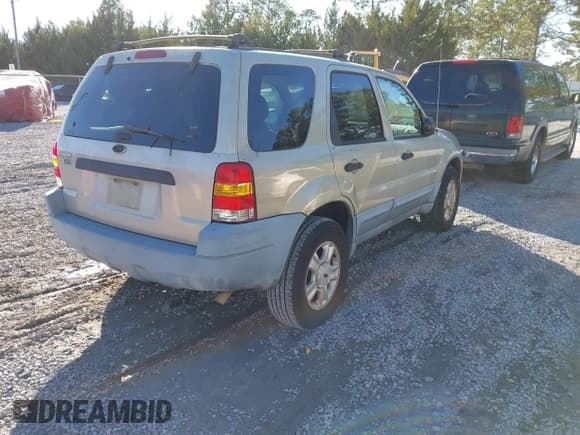 ✅ 2003 Ford Escape XLT Popular 2 • VIN: 1FMCU93163KA62727 • Lot: 43903448. Listed on IAAI with 227,438 mi. Free auction sales archive from the USA and detailed vehicle history report at DreamBid. Image 4.
