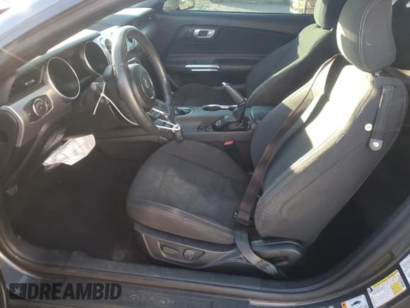 ✅ 2020 Ford Mustang GT • VIN: 1FA6P8CF4L5182044 • Lot: 91307375. Wystawiony na Copart z przebiegiem 84 952 mil. Bezpłatny archiwum sprzedaży aukcyjnych z USA i szczegółowy raport historii pojazdu na DreamBid. Zdjęcie 7.