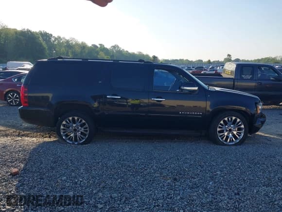 ✅ 2007 Chevrolet Suburban LT • VIN: 3GNFC16077G153129 • Lot: 42059118. Listed on IAAI with 280,604 mi. Free auction sales archive from the USA and detailed vehicle history report at DreamBid. Image 13.