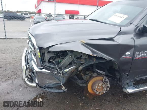 ✅ 2015 Ram 2500 Tradesman • VIN: 3C6UR5CL3FG645960 • Lot: 43492613. Wystawiony na IAAI z przebiegiem 233 592 mil. Bezpłatny archiwum sprzedaży aukcyjnych z USA i szczegółowy raport historii pojazdu na DreamBid. Zdjęcie 19.