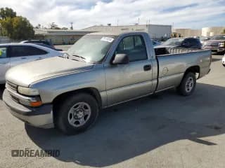 ✅ 2000 Chevrolet Silverado 1500 • VIN: 1GCEC14W4YE174122 • Лот: 75111014. Опубликован ранее на Copart с пробегом 107 695 миль. Бесплатный доступ к архиву аукционных продаж из США и подробный отчёт об истории автомобиля на DreamBid. Изображение 1.