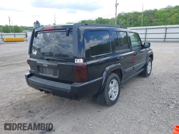 ✅ 2007 Jeep Commander Sport • VIN: 1J8HG48K07C669222 • Lot: 42258470. Listed on IAAI with 205,865 mi. Free auction sales archive from the USA and detailed vehicle history report at DreamBid. Image 4.