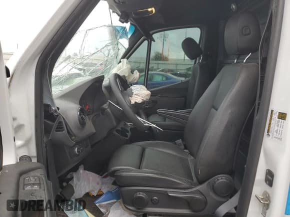 ✅ 2021 Mercedes-Benz Sprinter Cargo • VIN: W1Y4EBHY6MT061393 • Lot: 44793745. Wystawiony na Copart z przebiegiem 94 356 mil. Bezpłatny archiwum sprzedaży aukcyjnych z USA i szczegółowy raport historii pojazdu na DreamBid. Zdjęcie 7.