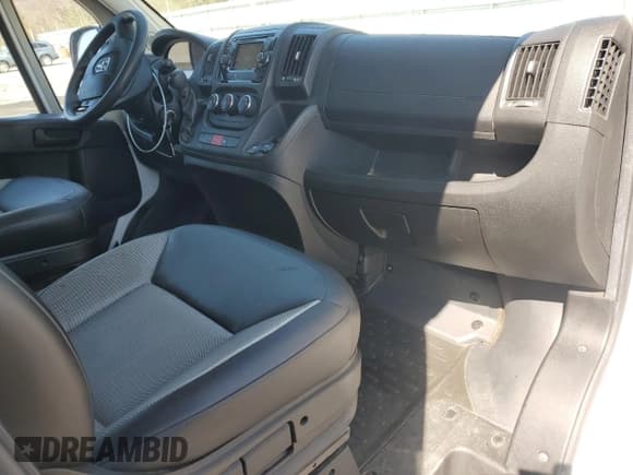 ✅ 2014 Ram ProMaster Cargo • VIN: 3C6TRVAG6EE110634 • Lot: 52756025. Wystawiony na Copart z przebiegiem 116 445 mil. Bezpłatny archiwum sprzedaży aukcyjnych z USA i szczegółowy raport historii pojazdu na DreamBid. Zdjęcie 8.