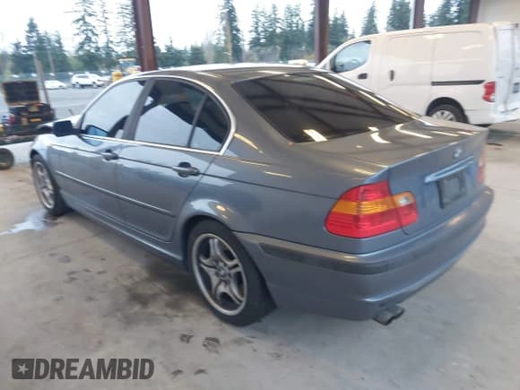 ✅ 2002 BMW 3 Series 330i • VIN: WBAEV53472KM18708 • Lot: 43733734. Wystawiony na IAAI z przebiegiem 150 822 mil. Bezpłatny archiwum sprzedaży aukcyjnych z USA i szczegółowy raport historii pojazdu na DreamBid. Zdjęcie 3.