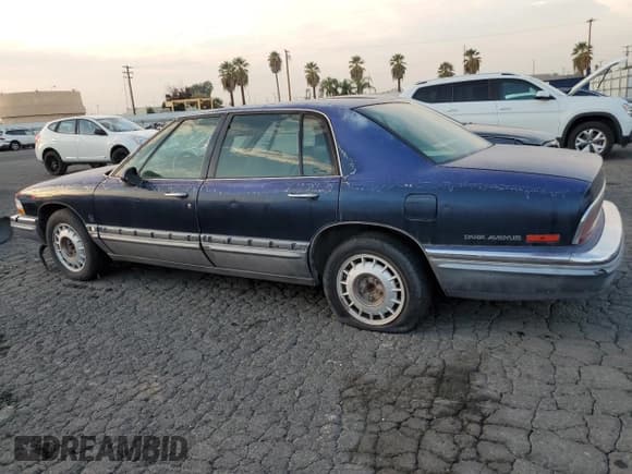 ✅ 1993 Buick Park Avenue • VIN: 1G4CU5315P1634746 • Лот: 82843114. Опубликован ранее на Copart с пробегом 200 988 миль. Бесплатный доступ к архиву аукционных продаж из США и подробный отчёт об истории автомобиля на DreamBid. Изображение 2.
