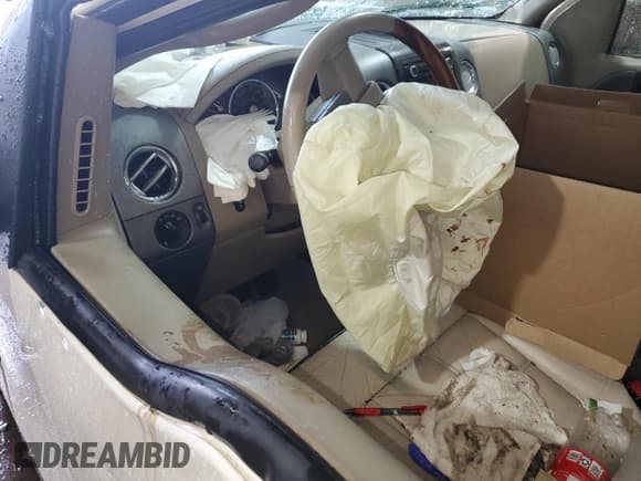 ✅ 2008 Lincoln Mark LT • VIN: 5LTPW18508FJ03525 • Лот: 58159985. Опубликован ранее на Copart с пробегом Не указан. Бесплатный доступ к архиву аукционных продаж из США и подробный отчёт об истории автомобиля на DreamBid. Изображение 8.