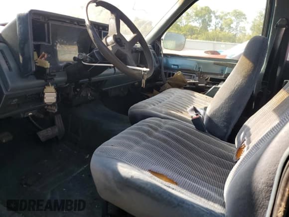 ✅ 1991 Chevrolet Silverado 1500 • VIN: 2GCEC19K8M1160225 • Lot: 73439084. Wystawiony na Copart z przebiegiem 324 398 mil. Bezpłatny archiwum sprzedaży aukcyjnych z USA i szczegółowy raport historii pojazdu na DreamBid. Zdjęcie 7.