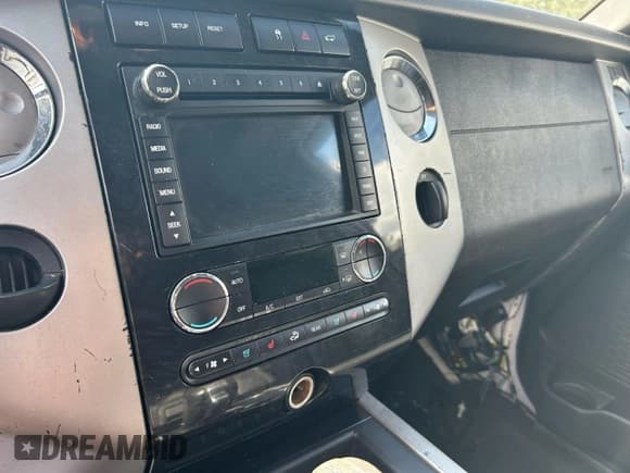 ✅ 2011 Ford Expedition Limited • VIN: 1FMJU1K51BEF04064 • Лот: 86322235. Опубликован ранее на Copart с пробегом 204 501 миль. Бесплатный доступ к архиву аукционных продаж из США и подробный отчёт об истории автомобиля на DreamBid. Изображение 12.