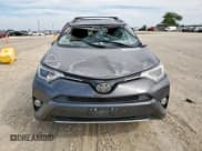 ✅ 2018 Toyota RAV4 XLE • VIN: JTMWFREV7JJ153603 • Lot: 81930145. Wystawiony na Copart z przebiegiem 123 089 mil. Bezpłatny archiwum sprzedaży aukcyjnych z USA i szczegółowy raport historii pojazdu na DreamBid. Zdjęcie 5.