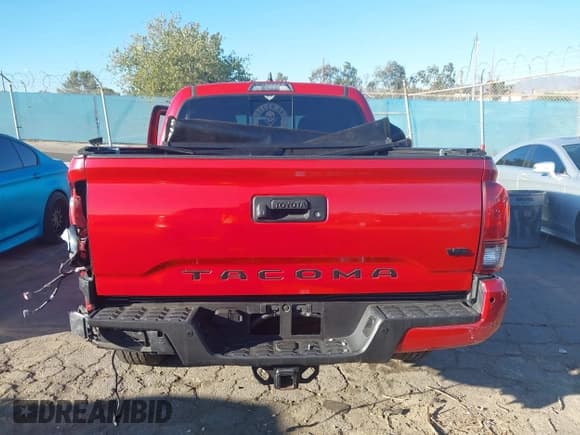 ✅ 2019 Toyota Tacoma SR5 • VIN: 3TMAZ5CN0KM111257 • Лот: 43465869. Опубликован ранее на IAAI с пробегом 50 971 миль. Бесплатный доступ к архиву аукционных продаж из США и подробный отчёт об истории автомобиля на DreamBid. Изображение 17.