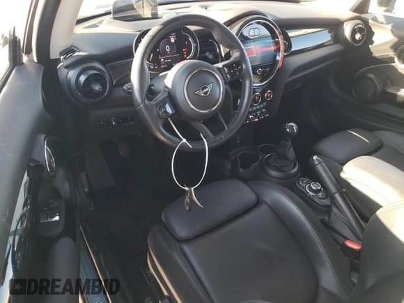 ✅ 2022 MINI Hardtop Cooper S • VIN: WMW53DH03N2R73889 • Lot: 88246445. Wystawiony na Copart z przebiegiem 18 111 mil. Bezpłatny archiwum sprzedaży aukcyjnych z USA i szczegółowy raport historii pojazdu na DreamBid. Zdjęcie 8.