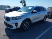 ✅ 2019 Kia Sorento EX Sport • VIN: 5XYPHDA50KG499145 • Lot: 42754587. Wystawiony na IAAI z przebiegiem 122 186 mil. Bezpłatny archiwum sprzedaży aukcyjnych z USA i szczegółowy raport historii pojazdu na DreamBid. Zdjęcie 2.