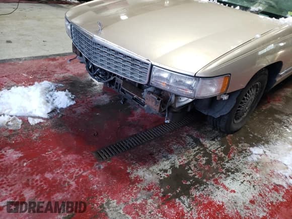 ✅ 1995 Cadillac DeVille • VIN: 1G6KD52B3SU259069 • Lot: 70656044. Wystawiony na Copart z przebiegiem 188 183 mil. Bezpłatny archiwum sprzedaży aukcyjnych z USA i szczegółowy raport historii pojazdu na DreamBid. Zdjęcie 13.