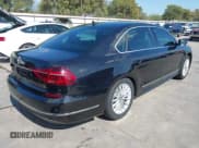 ✅ 2017 Volkswagen Passat SE • VIN: 1VWBT7A38HC046667 • Lot: 43545558. Wystawiony na IAAI z przebiegiem 101 889 mil. Bezpłatny archiwum sprzedaży aukcyjnych z USA i szczegółowy raport historii pojazdu na DreamBid. Zdjęcie 4.