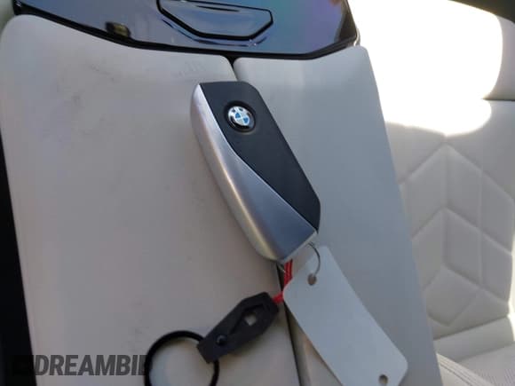 ✅ 2026 BMW 5 Series 530i • VIN: WBA43FJ08TCU98197 • Lot: 42604141. Listed on IAAI with 887 mi. Free auction sales archive from the USA and detailed vehicle history report at DreamBid. Image 11.