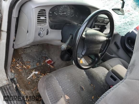 ✅ 1998 Ford Ranger XL • VIN: 1FTYR14C9WTA12660 • Lot: 88120915. Listed on Copart with 588,132 mi. Free auction sales archive from the USA and detailed vehicle history report at DreamBid. Image 8.