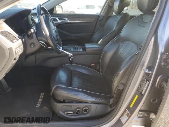 ✅ 2015 Hyundai Genesis 5.0L • VIN: KMHGN4JF7FU064768 • Lot: 88540265. Wystawiony na Copart z przebiegiem 135 366 mil. Bezpłatny archiwum sprzedaży aukcyjnych z USA i szczegółowy raport historii pojazdu na DreamBid. Zdjęcie 7.