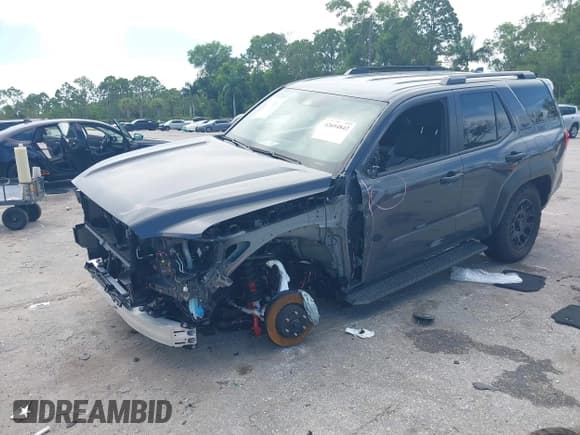 ✅ 2025 Toyota 4Runner SR5 • VIN: JTEVA5BR3S5002046 • Лот: 42694842. Опубликован ранее на IAAI с пробегом 718 миль. Бесплатный доступ к архиву аукционных продаж из США и подробный отчёт об истории автомобиля на DreamBid. Изображение 2.