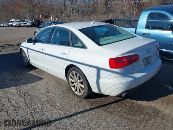 ✅ 2015 Audi A6 Premium Plus • VIN: WAUGFAFC5FN033380 • Lot: 43761929. Wystawiony na IAAI z przebiegiem 178 526 mil. Bezpłatny archiwum sprzedaży aukcyjnych z USA i szczegółowy raport historii pojazdu na DreamBid. Zdjęcie 3.