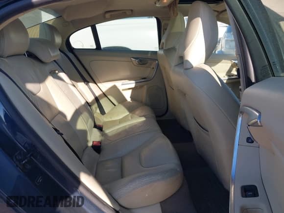 ✅ 2012 Volvo S60 T5 • VIN: YV1622FS1C2057349 • Lot: 43264522. Wystawiony na IAAI z przebiegiem 175 187 mil. Bezpłatny archiwum sprzedaży aukcyjnych z USA i szczegółowy raport historii pojazdu na DreamBid. Zdjęcie 8.