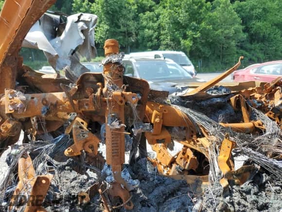 2022 Toyota Camry Hybrid LE z VIN 4T1C31AK2NU570748, wystawiony jako Copart lot #59466495 z przebiegiem Nie podano mil oraz Nie do naprawy • Non repairable. Historia ofert i sprzedaży dostępna na DreamBid. Obrazek 9.